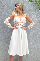 Abito bianco princess midi Moda-Mania con corpetto in tulle a fiori 3D e gonna svasata, elegante e romantico.