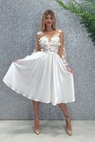 Abito bianco princess midi Moda-Mania con corpetto in tulle a fiori 3D e gonna svasata, perfetto per occasioni eleganti.