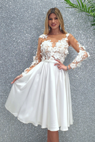 Abito bianco princess midi Moda-Mania con corpetto in tulle a fiori 3D e gonna svasata, elegante e femminile.