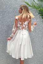 Abito bianco princess midi di Moda-Mania, con corpetto in tulle a fiori 3D e gonna svasata, perfetto per occasioni eleganti.