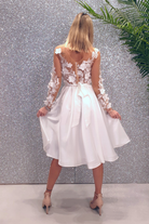 Abito bianco princess midi Moda-Mania con corpetto in tulle a fiori 3D e gonna svasata, stile elegante e femminile.