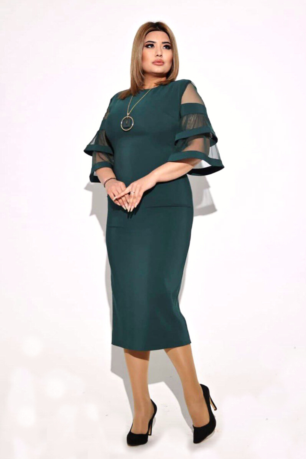 Abito midi donna curvy verde smeraldo con maniche a campana in tulle e zip doppio cursore, stile elegante Moda-Mania.