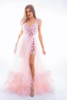 Abito lungo svasato rosa Moda-Mania con gonna in tulle e corpetto a fiori 3D, vestibilità elegante e dettagli floreali.