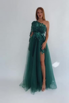 Abito lungo verde smeraldo Moda-Mania con mono manica, strascico in tulle e corpetto con fiori 3D.