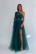 Abito lungo mono manica verde smeraldo Moda-Mania con strascico in tulle e corpetto a fiori 3D, elegante e sofisticato.