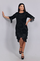Abito nero a linea dritta per donne curvy con ricami floreali e frange decorative, abiti corti Moda-Mania.
