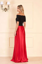 Abito lungo Artista con corpino nero, gonna svasata rossa e ricamo in vita, elegante e femminile.
