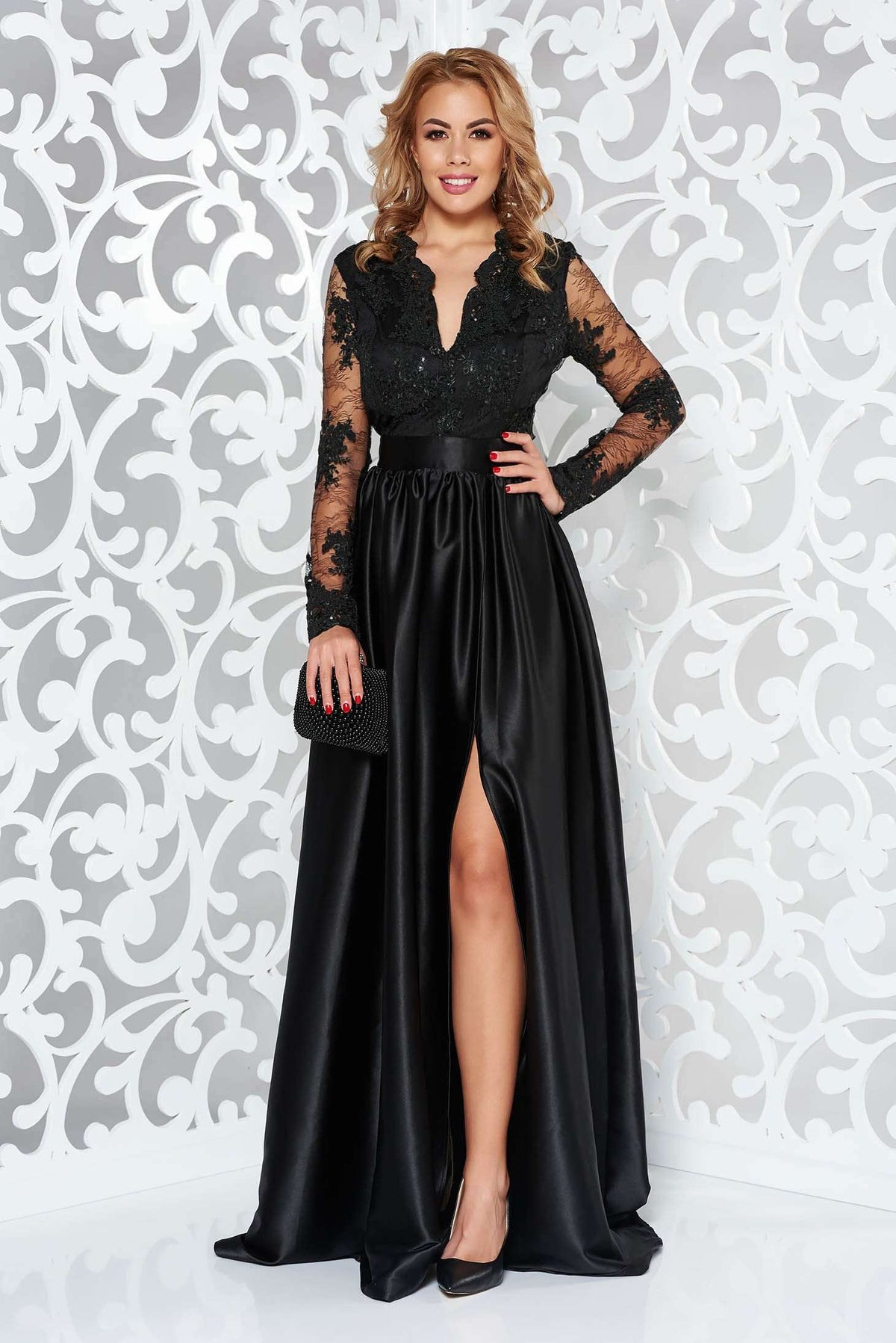 Abito lungo nero Artista con corpino in tulle ricamato e gonna con spacco in taffetà, stile svasato elegante.