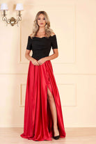 Abito lungo Artista con corpino nero e gonna svasata rossa con ricamo in vita, elegante e femminile.