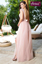 Abito lungo rosa Artista con corpetto aderente, schiena scoperta e gonna ampia in tulle con spacchi, elegante e raffinato.