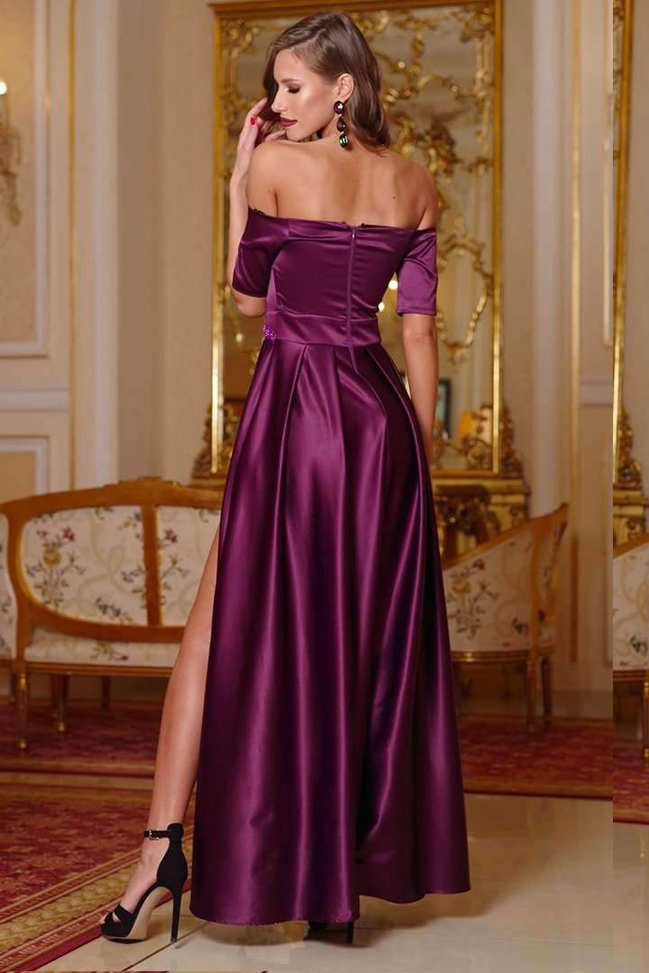 Abito lungo svasato viola scuro lucido Artista con ricamo floreale e scollatura a barchetta, morbido e elegante.