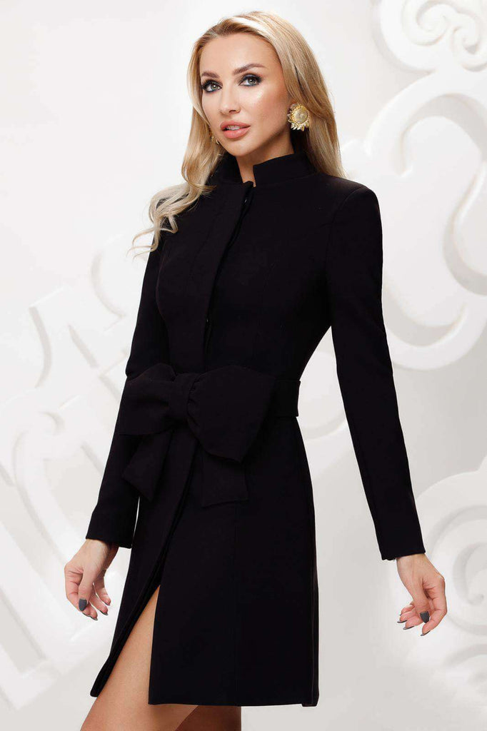 Cappotto nero in panno Artista a collo alto modello leggermente svasato accessoriato con due cinture