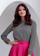 Blusa fantasia pied di poule Fofy con collo con risvolto e rifiniture fucsia, camicia elegante e alla moda.