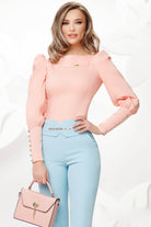 Camicia elegante pesca Fofy a maniche lunghe a sbuffo, polsini alti con bottoni decorativi, tessuto leggero e raffinato