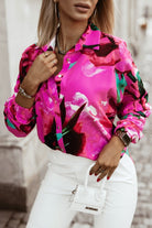 Camicia fucsia a fantasia floreale Moda-Mania con bottoni, maniche lunghe e dettaglio di bottoni lungo tutta la fronte.