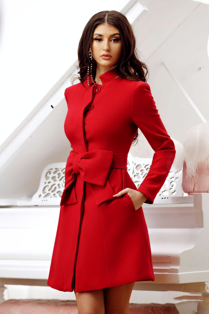 Cappotto rosso in panno Artista a collo alto modello leggermente svasato accessoriato con due cinture