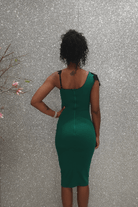 Abito a tubino verde Chanttal in tessuto elasticizzato con inserti in tulle ricamato nero e perline, abiti corti elegante.