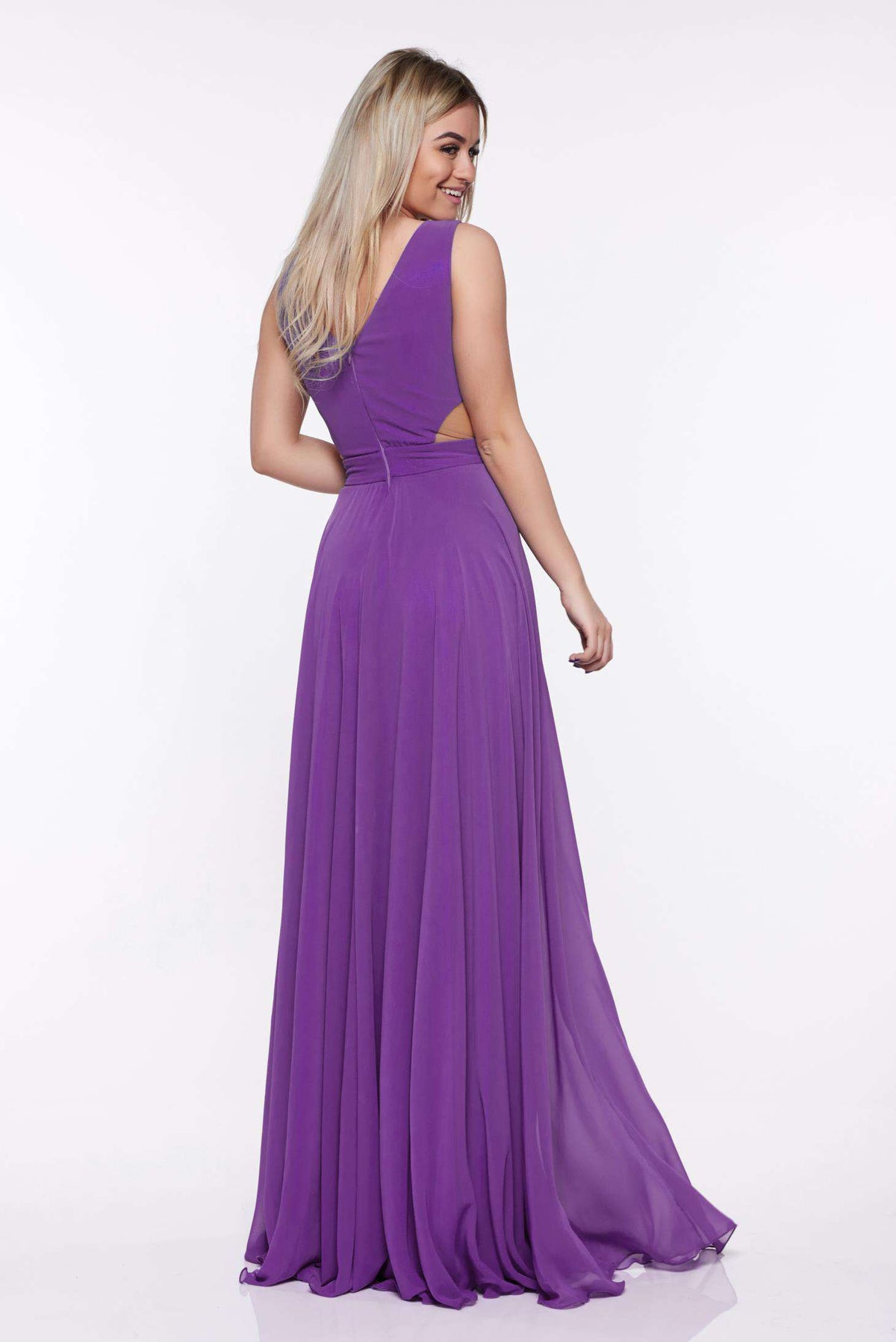 Abito lungo viola svasato Fofy in velo con scollatura a V, fianchi aperti e inserti in tulle, elegante abito da sera.