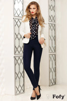 Blusa in velo blu notte Fofy con fantasia pois bianchi e fiocco allacciabile al collo, elegante e femminile.