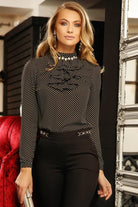 Blusa elegante in velo nero Fofy con fantasia a pois, dettagli in jabout e accessorio gioiello, stile raffinato e femminile