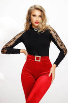 Camicia nera in cotone elasticizzato Fofy con maniche in tulle e paillettes, vestibilità elegante e dettagli raffinati.