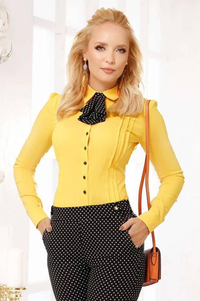 Camicia elegante office gialla Fofy a maniche lunghe con accessorio a jabot nero a pois bianchi - Moda Mania