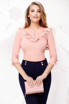 Camicia Fofy pesca elasticizzata con rouches, rifiniture in pizzo e bottoncini a perla, dettagli eleganti e femminili