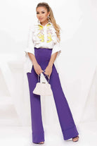 Camicia bianca Fofy con rifiniture a rouches, tulle ricamato fantasia gialla, tessuto leggero e dettagli eleganti.