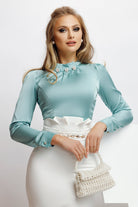 Gonna bianca a vita alta Fofy con accessorio dorato, lunghezza tre quarti, tessuto leggero e stile elegante.