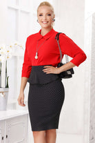 Gonna tre quarti nera aderente Fofy con fantasia pois, balza a coda rondine e rifiniture nere, stile elegante e femminile