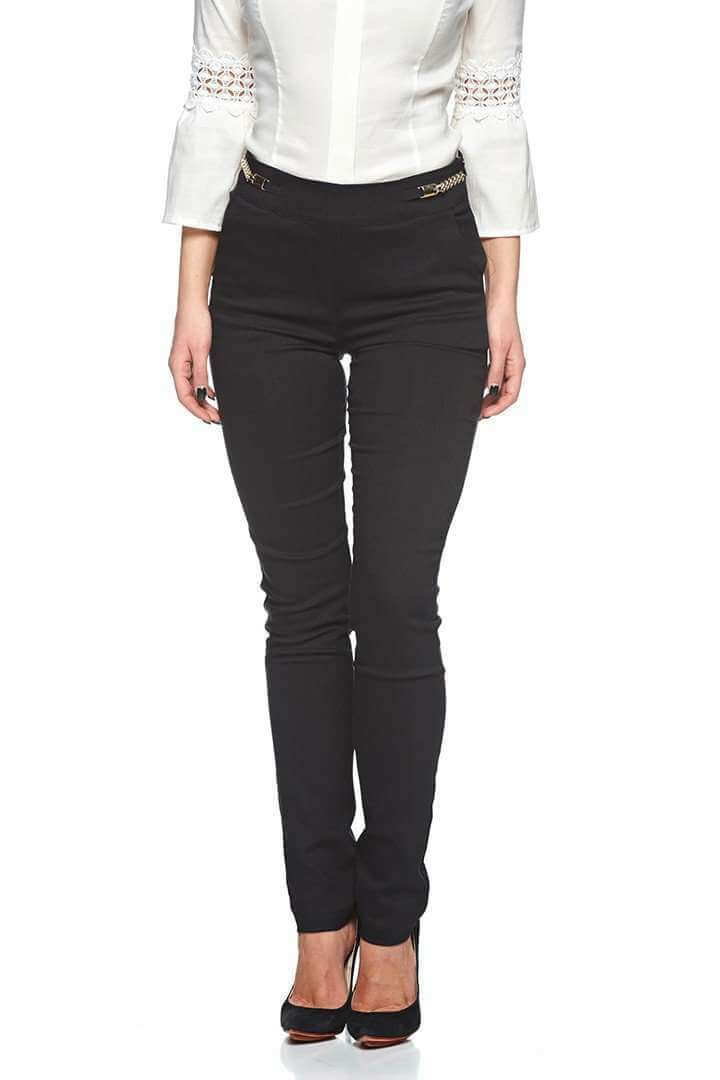 Pantaloni lunghi neri Fofy con quattro tasche e accessorio dorato in vita, abbigliamento elegante e alla moda.