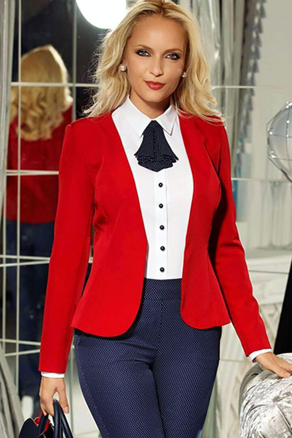 Giacca rossa da tailleur Fofy, modello classico a maniche lunghe, tessuto elegante e taglio raffinato.