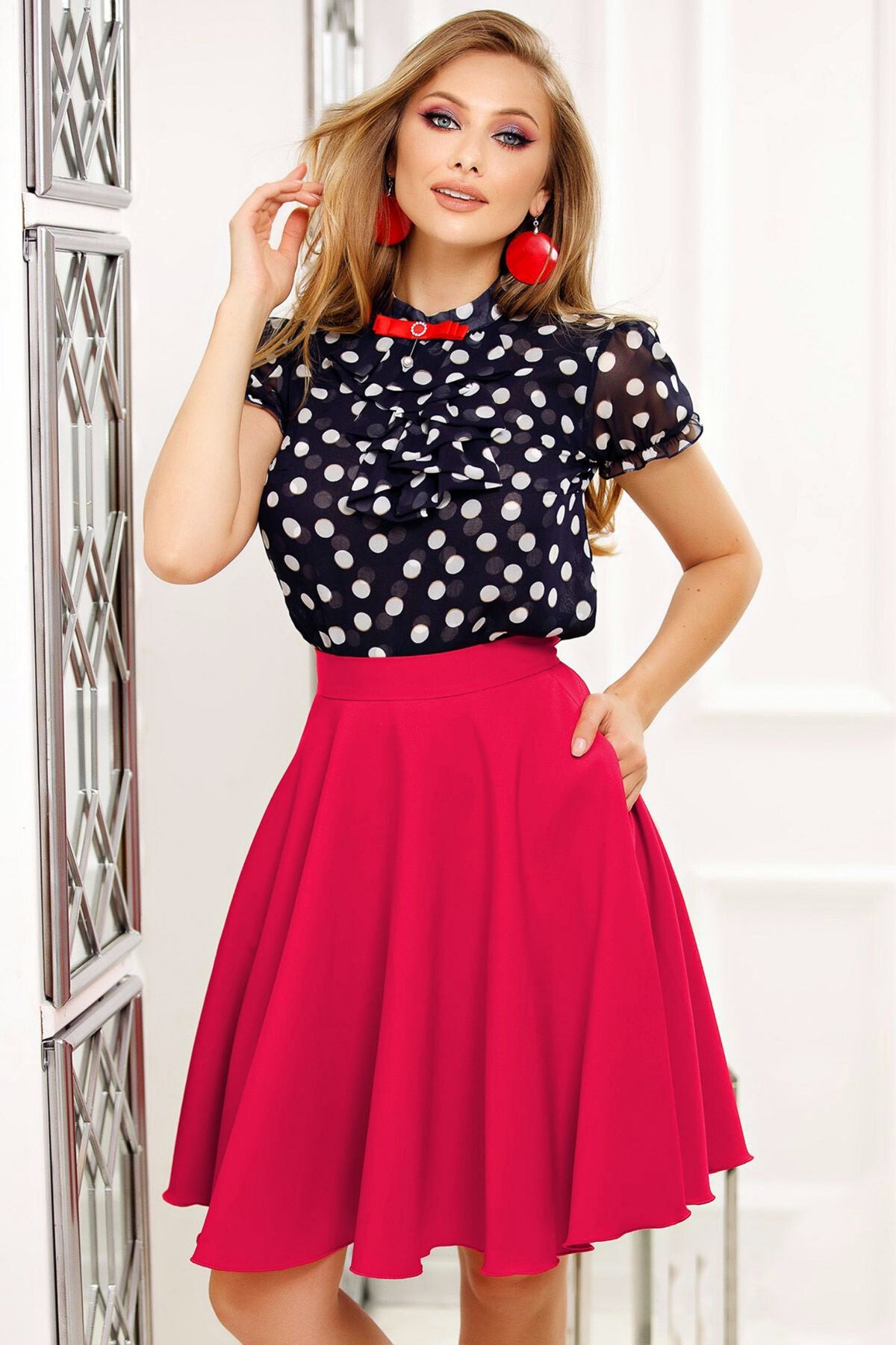 Gonna a ruota tre quarti svasata fucsia corallo Fofy con tasche laterali, vita alta e stile femminile.