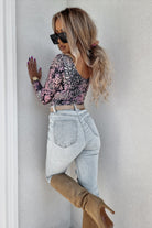 Blusa Moda-Mania reversibile con stampa pitonata beige e marrone, scollo o schiena a V, tessuto morbido e elegante.