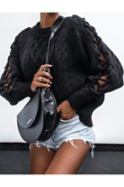 Maglione oversize in lana nero con motivo a trecce e apertura sulla manica, brand Moda-Mania, stile caldo e casual