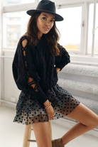 Maglione oversize nero in lana Moda-Mania con motivo a trecce e apertura sulla manica, stile girocollo morbido e caldo