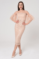 Abito midi aderente beige in pizzo con maniche a campana in tulle e cintura, moda-mania, abiti corti elegante e femminile