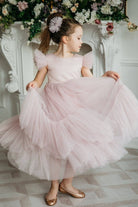 Abito per bimba beige Moda-Mania con maniche a ventaglio e gonna in tulle multistrato con volants, vestito elegante per bambine