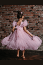 Abito rosa per bambina Moda-Mania con maniche a ventaglio, gonna in tulle multistrato e dettagli di volant, abbigliamento per bebè.