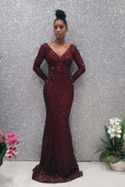 Abito lungo a sirena Moda Mania in tulle con motivo in paillettes e maniche lunghe, bordo elegante, perfetto per eventi formali.