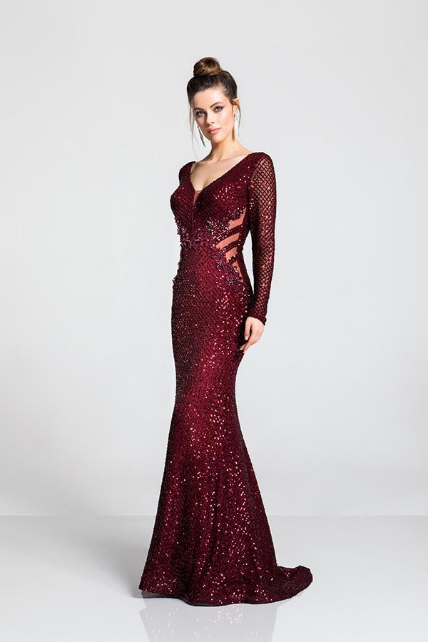 Abito lungo a sirena Moda Mania in tulle con motivo in paillettes e maniche lunghe, design elegante e sofisticato.