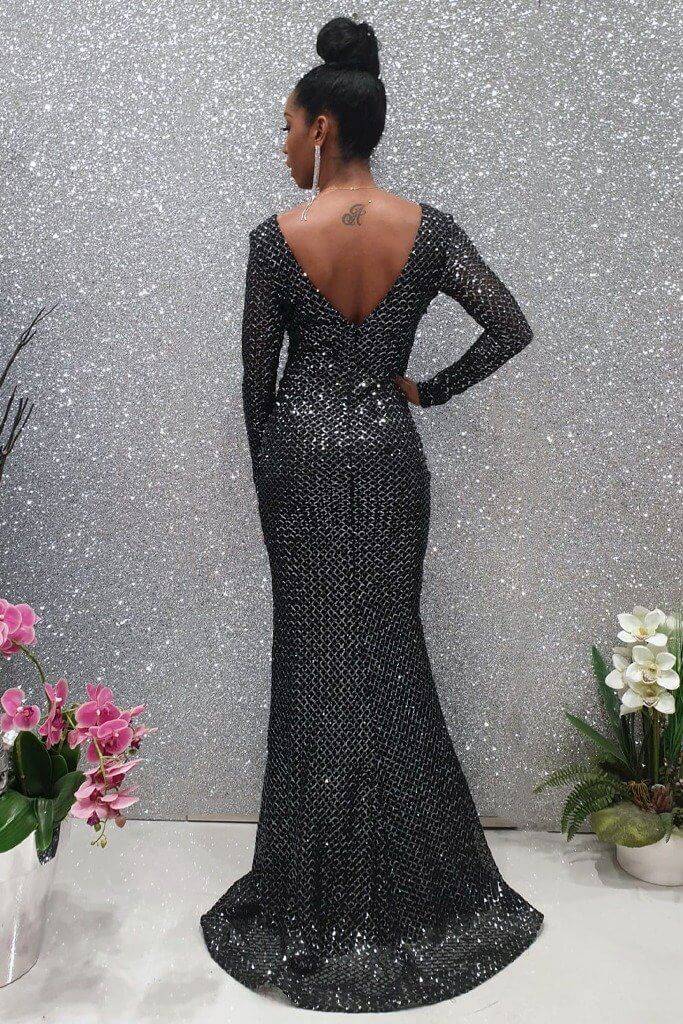 Abito lungo a sirena nero Moda Mania in tulle con motivo in paillette argento e maniche lunghe, elegante e sofisticato.
