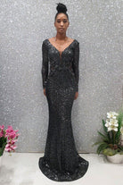 Abito lungo a sirena nero Moda Mania in tulle con paillettes argento, maniche lunghe e motivo decorativo, abbigliamento elegante.