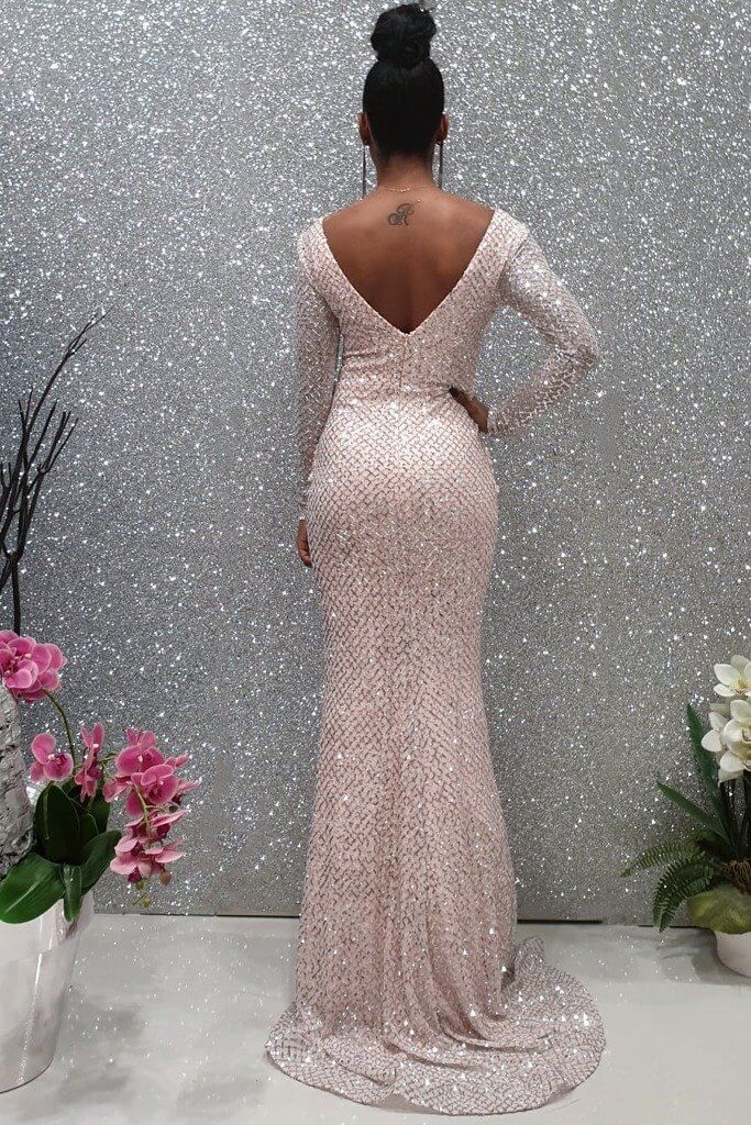 Abito lungo a sirena rosa chiaro Moda Mania in tulle con paillettes argento e maniche lunghe, elegante e raffinato.