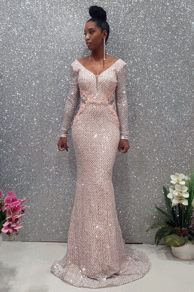 Abito lungo a sirena rosa chiaro Moda Mania in tulle con paillettes argento e maniche lunghe, elegante e femminile.