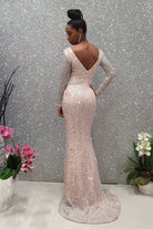 Abito lungo a sirena rosa chiaro Moda Mania in tulle con motivo in paillette argento a manica lunga, elegante e sofisticato.