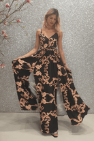 Abito lungo svasato estivo nero con fantasia damascata e spacchi laterali, moda-mania, abiti lunghi elegante e leggero