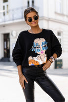 Maglia felpa oversize nera in cotone con stampa ragazza e polsini elasticizzati, prodotto Moda-Mania, vista frontale.
