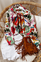 Felpa bianca con cappuccio a fantasia jungle, polsini e bordi elasticizzati, marca Moda Mania, maglieria.