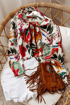 Felpa bianca con cappuccio a fantasia jungle, polsini e bordi elasticizzati, marca Moda Mania, maglieria femminile.